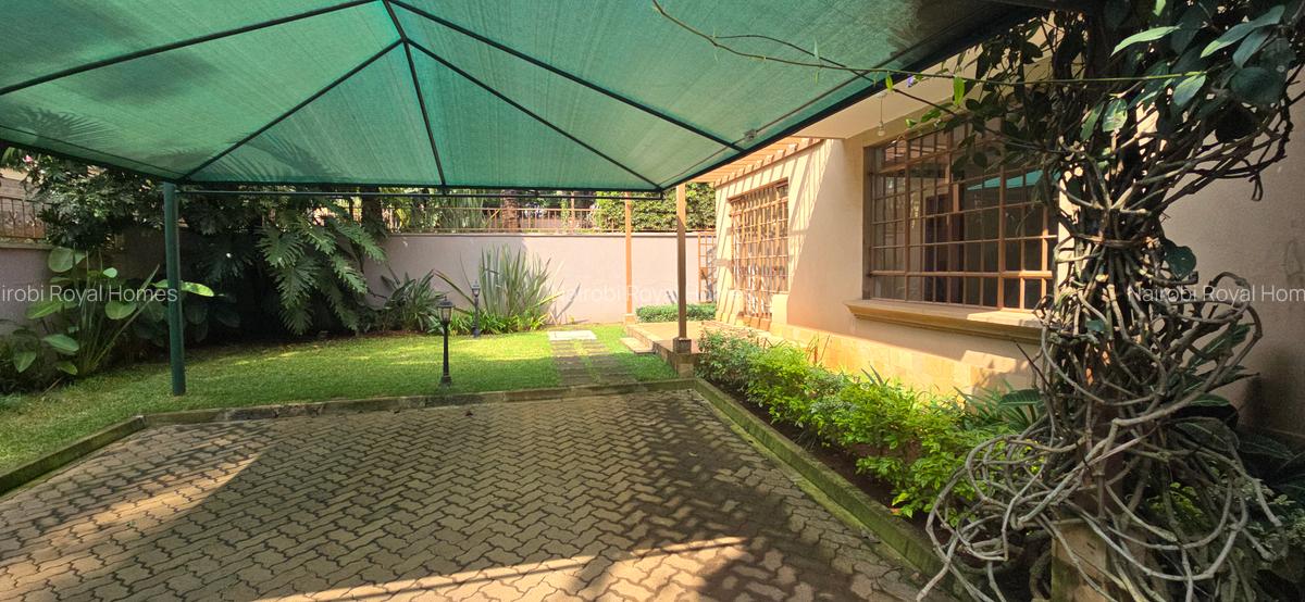 5 Bed Townhouse with En Suite at Lavington - 20