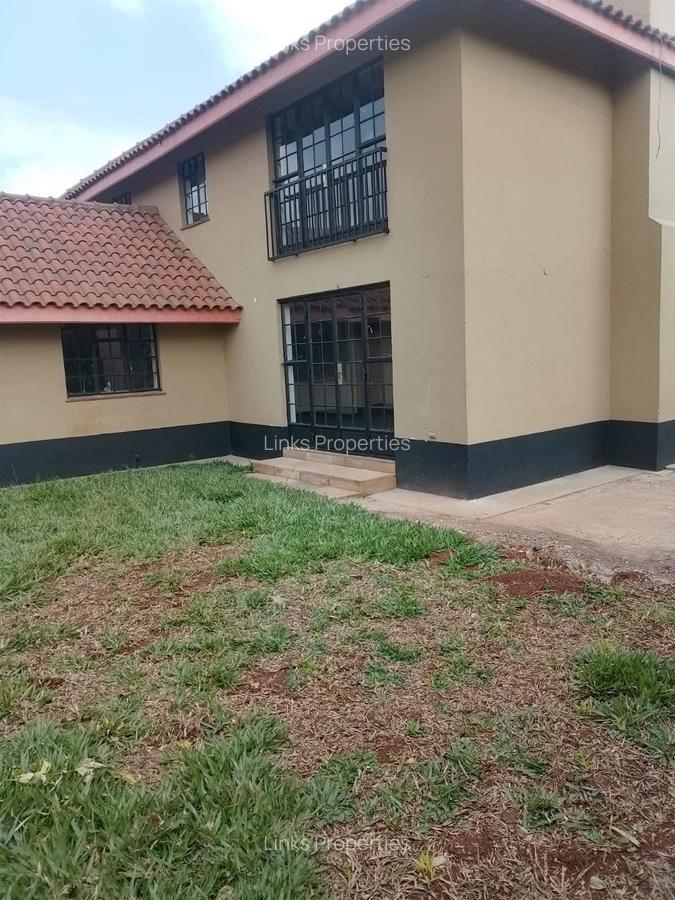 4 Bed Townhouse with En Suite at Kerarapon Drive - 3