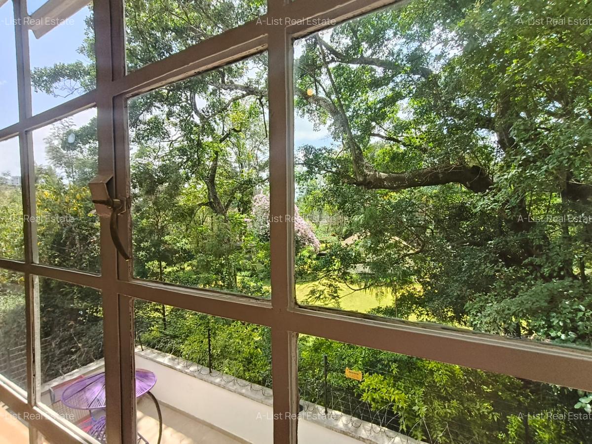 3 Bed Apartment with En Suite at Henred Road - 14