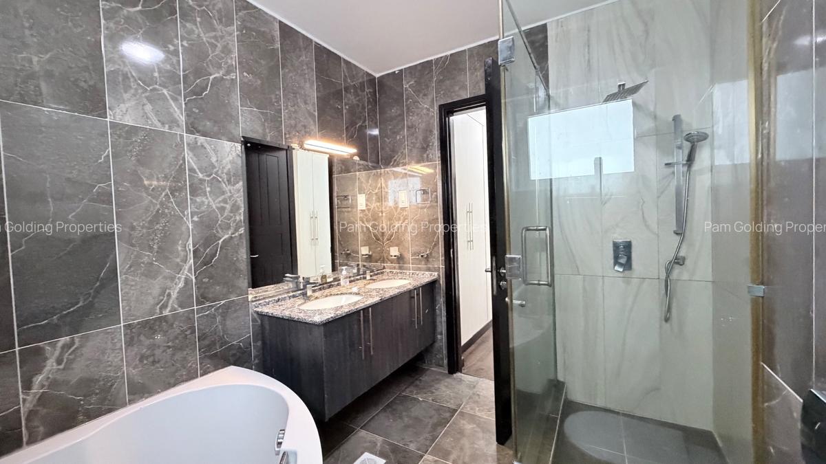 3 Bed Apartment with En Suite at Riverside Gardens - 6