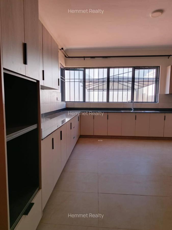 6 Bed House with En Suite in Loresho - 4
