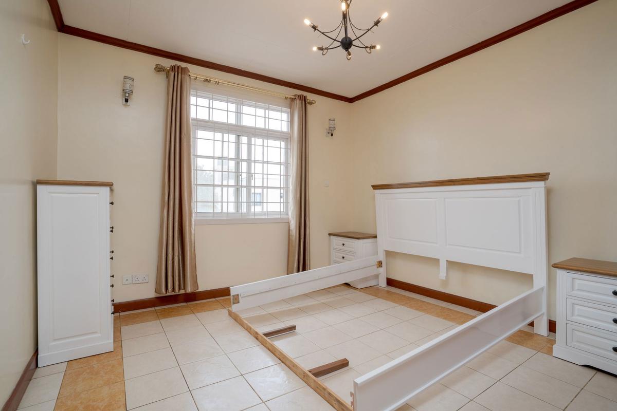 1 Bed Apartment with En Suite in Parklands - 9