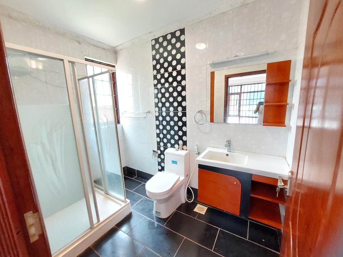 4 Bed House with En Suite in Runda - 18