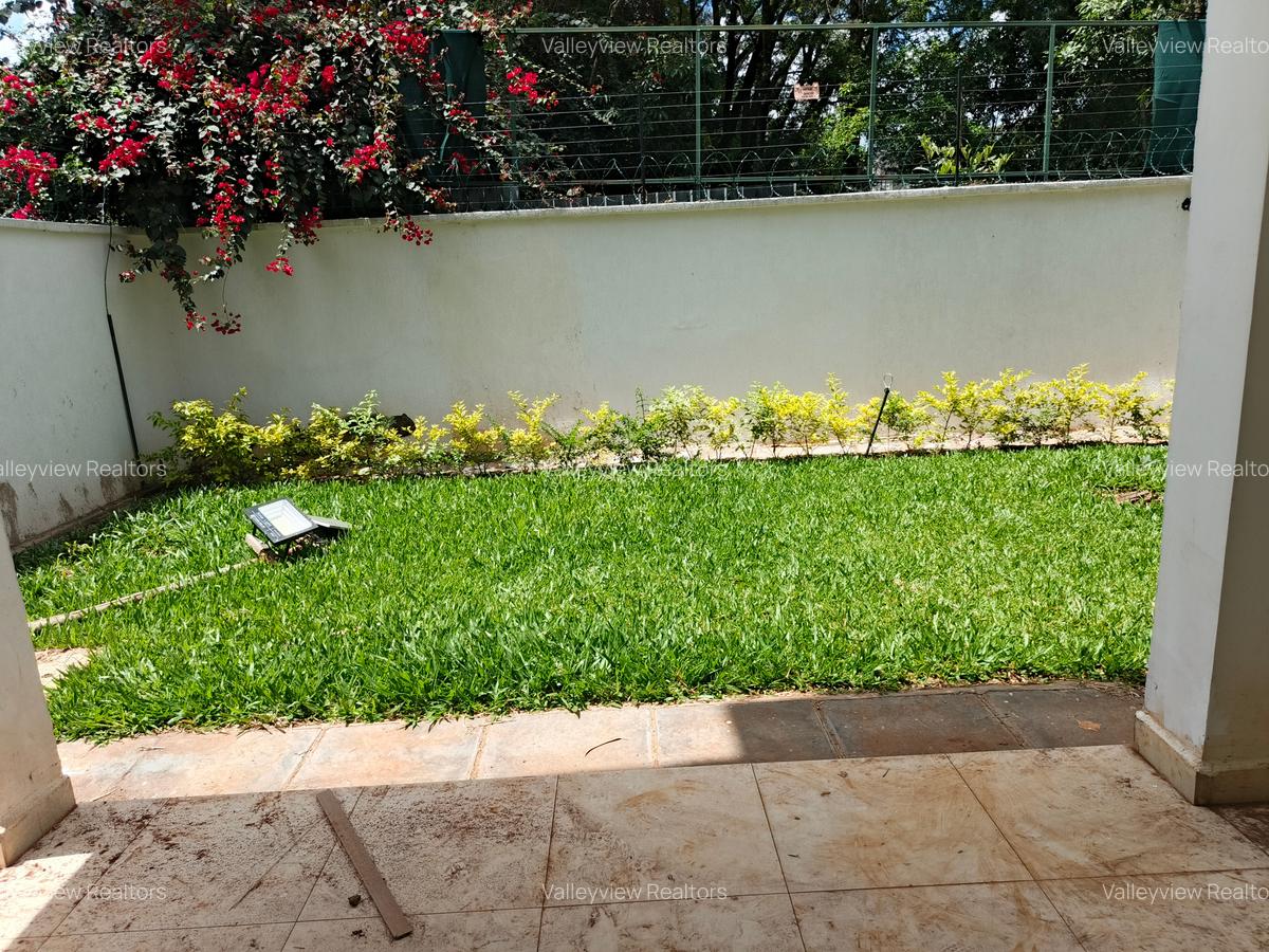 4 Bed Townhouse with En Suite at Lavington - 17