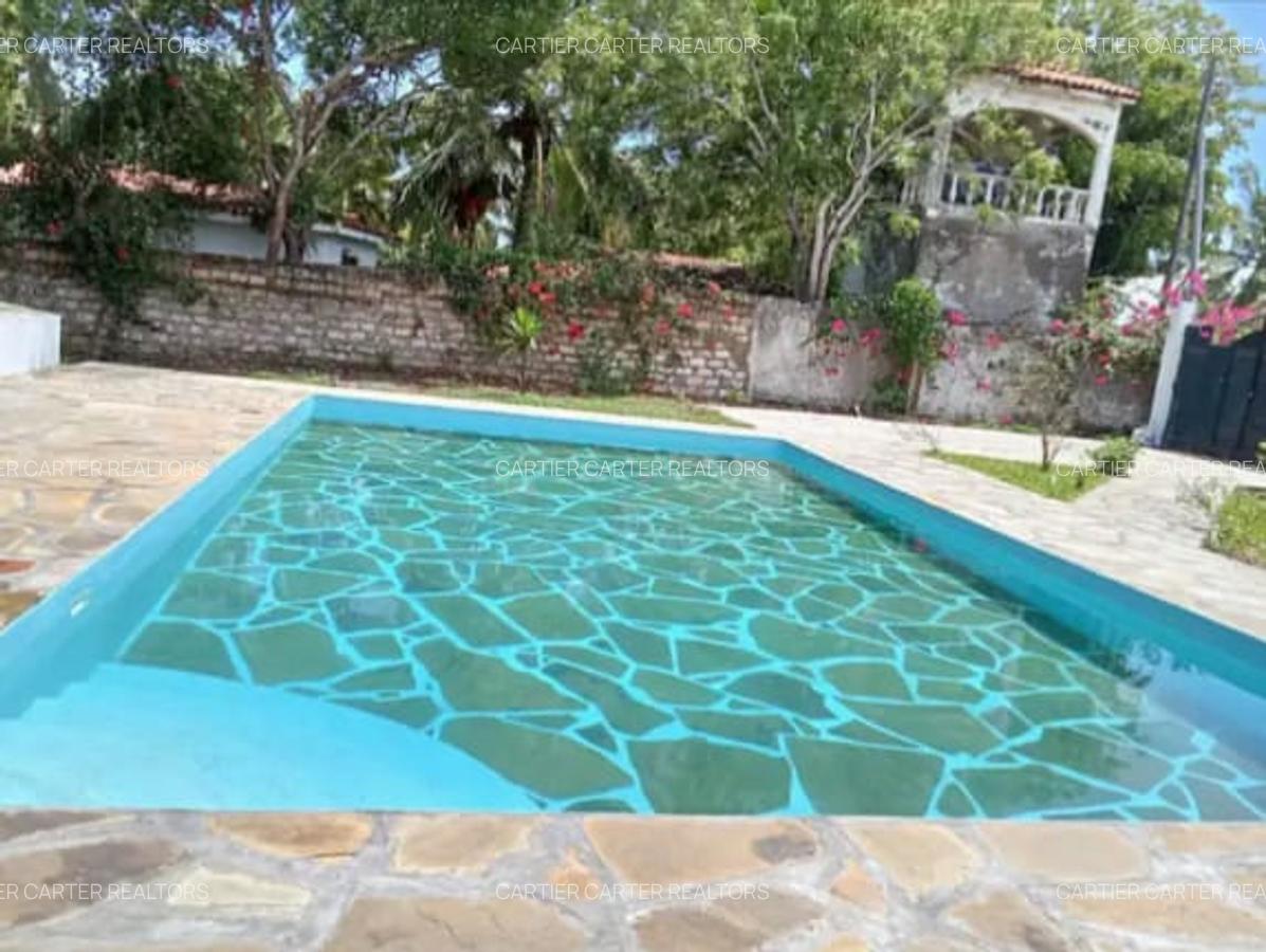 4 Bed House with En Suite in Watamu - 2