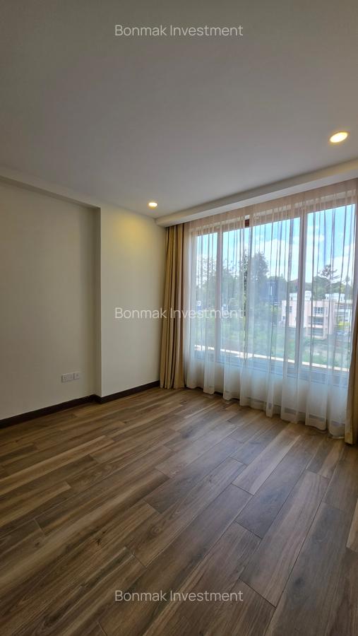 4 Bed Apartment with En Suite at Riverside Drive. - 15