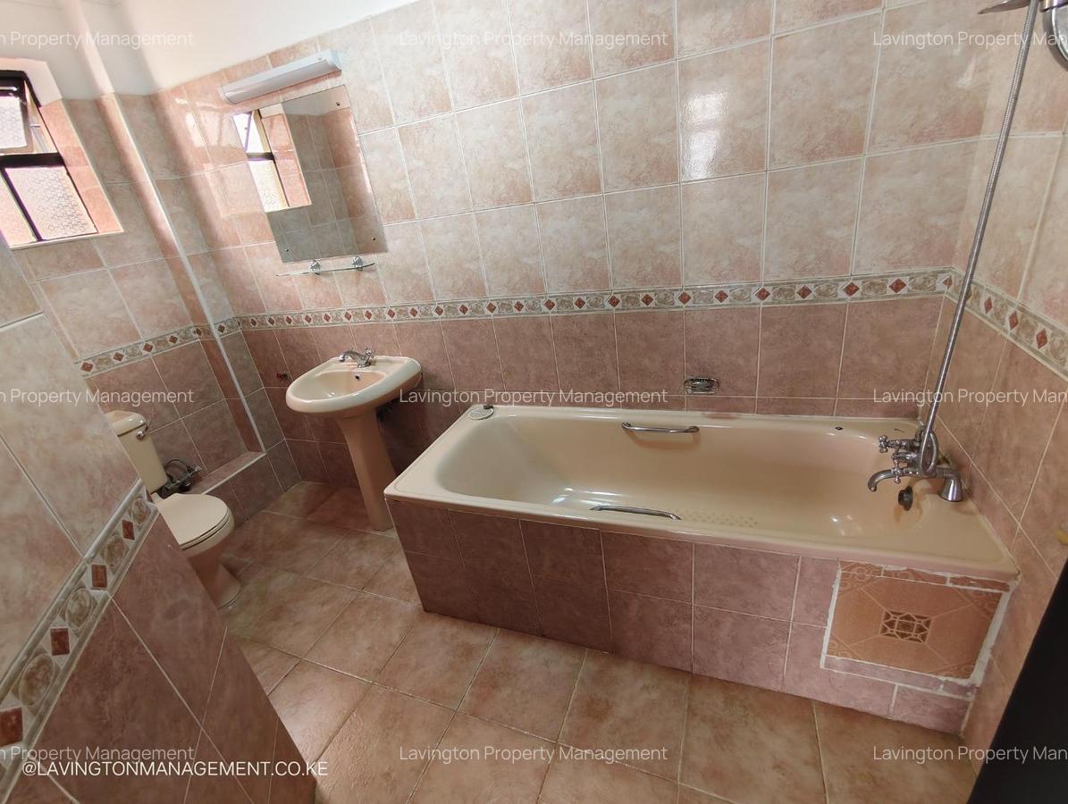 5 Bed Townhouse with En Suite at Lavington Green - 8