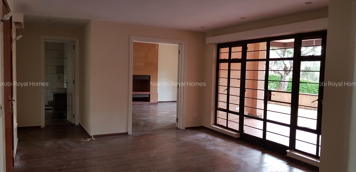 4 Bed Villa with En Suite at Rosslyn Lone Tree - 14