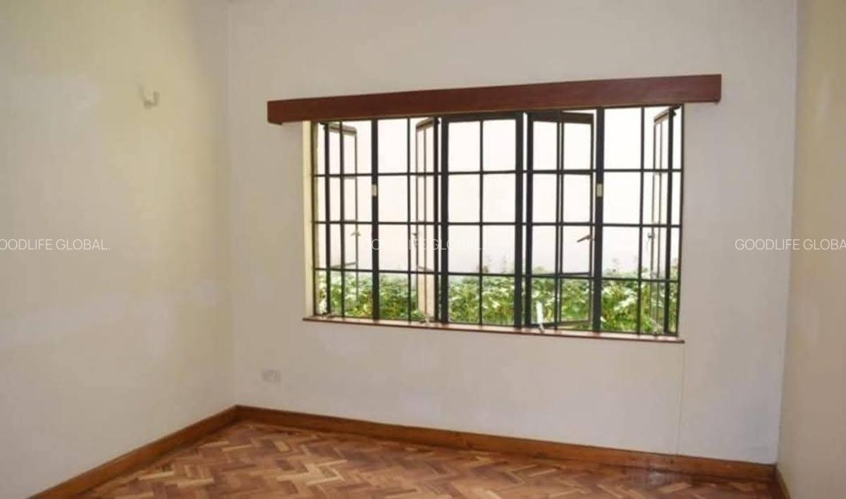 4 Bed Townhouse with En Suite at Spring Valley - 10