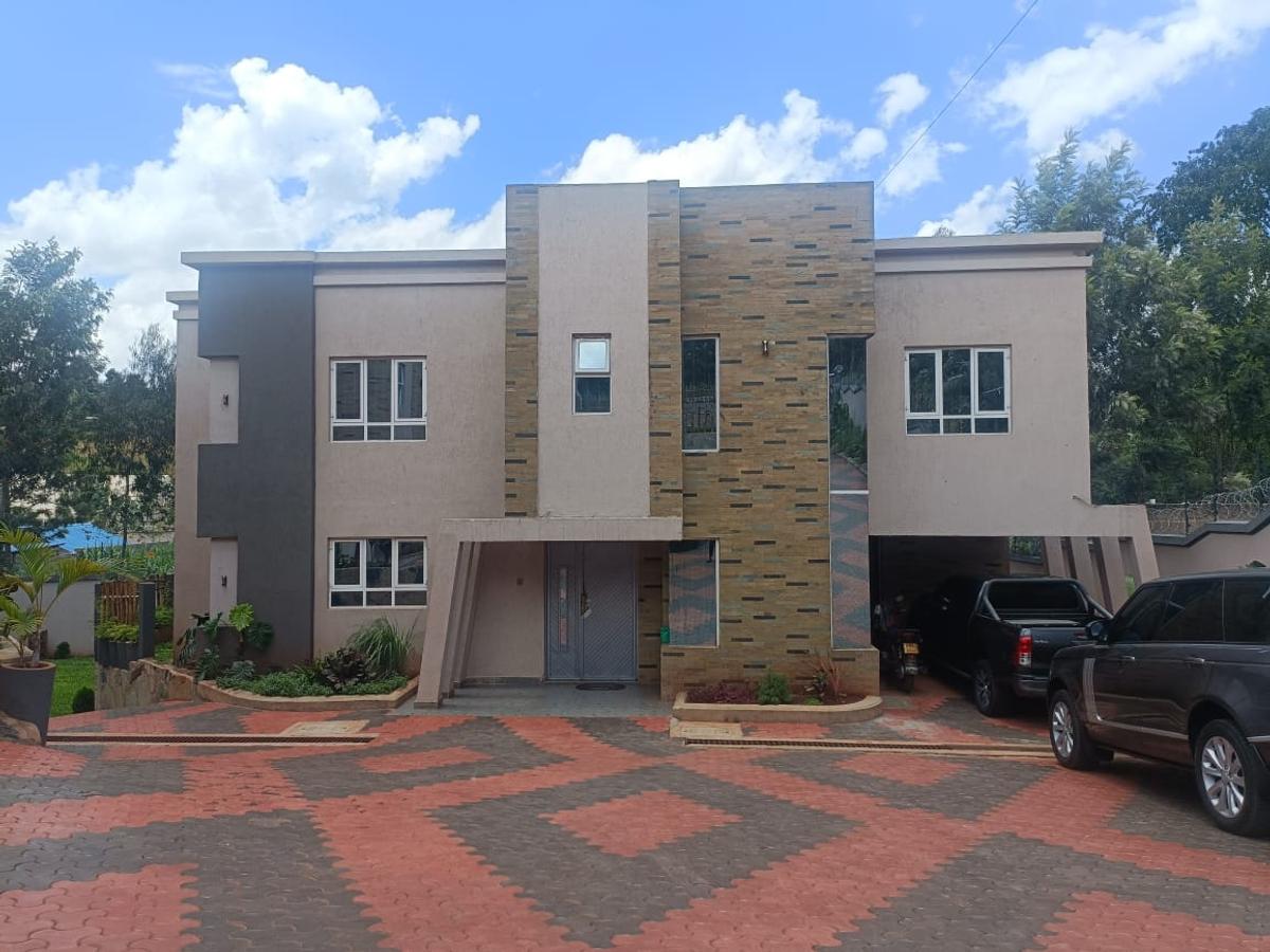 4 Bed Townhouse with En Suite at Mushroom Gardens - 20