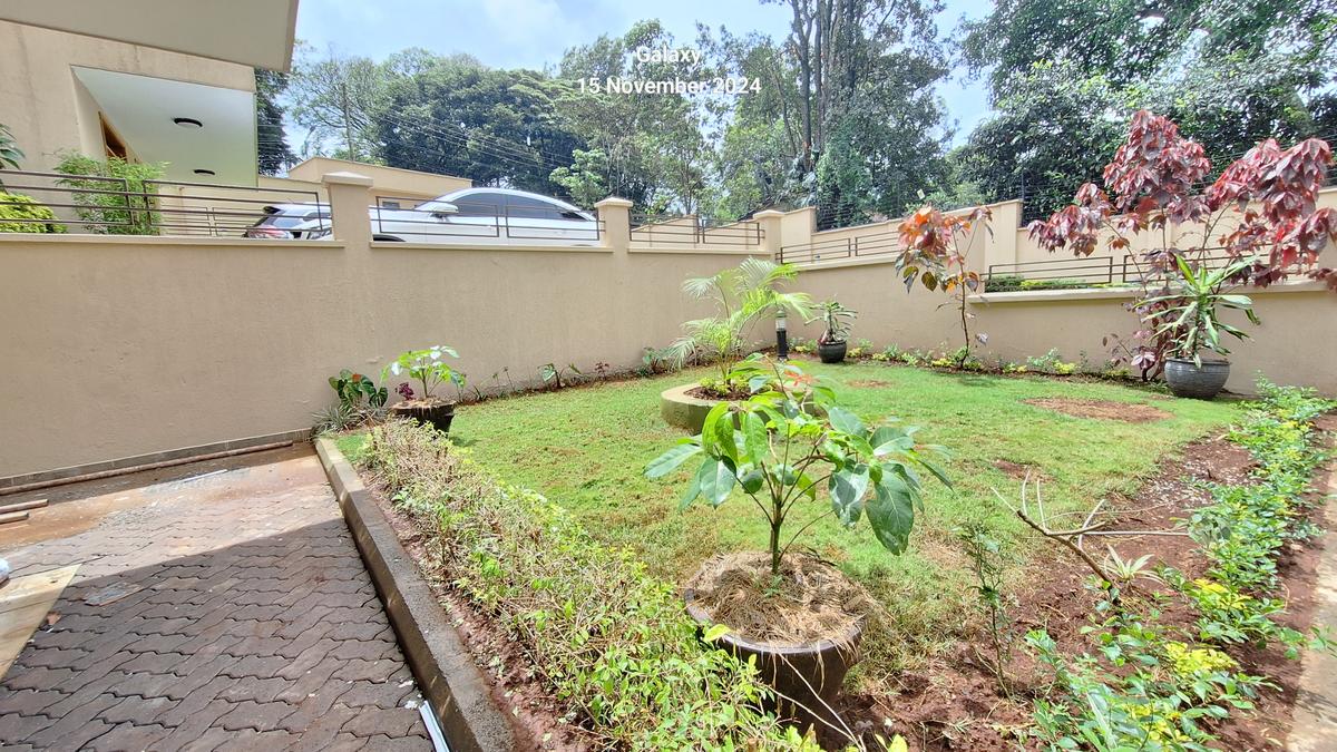 5 Bed Townhouse with En Suite in Lavington - 3