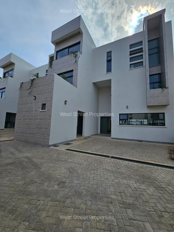 5 Bed Villa with En Suite at Lavington - 10