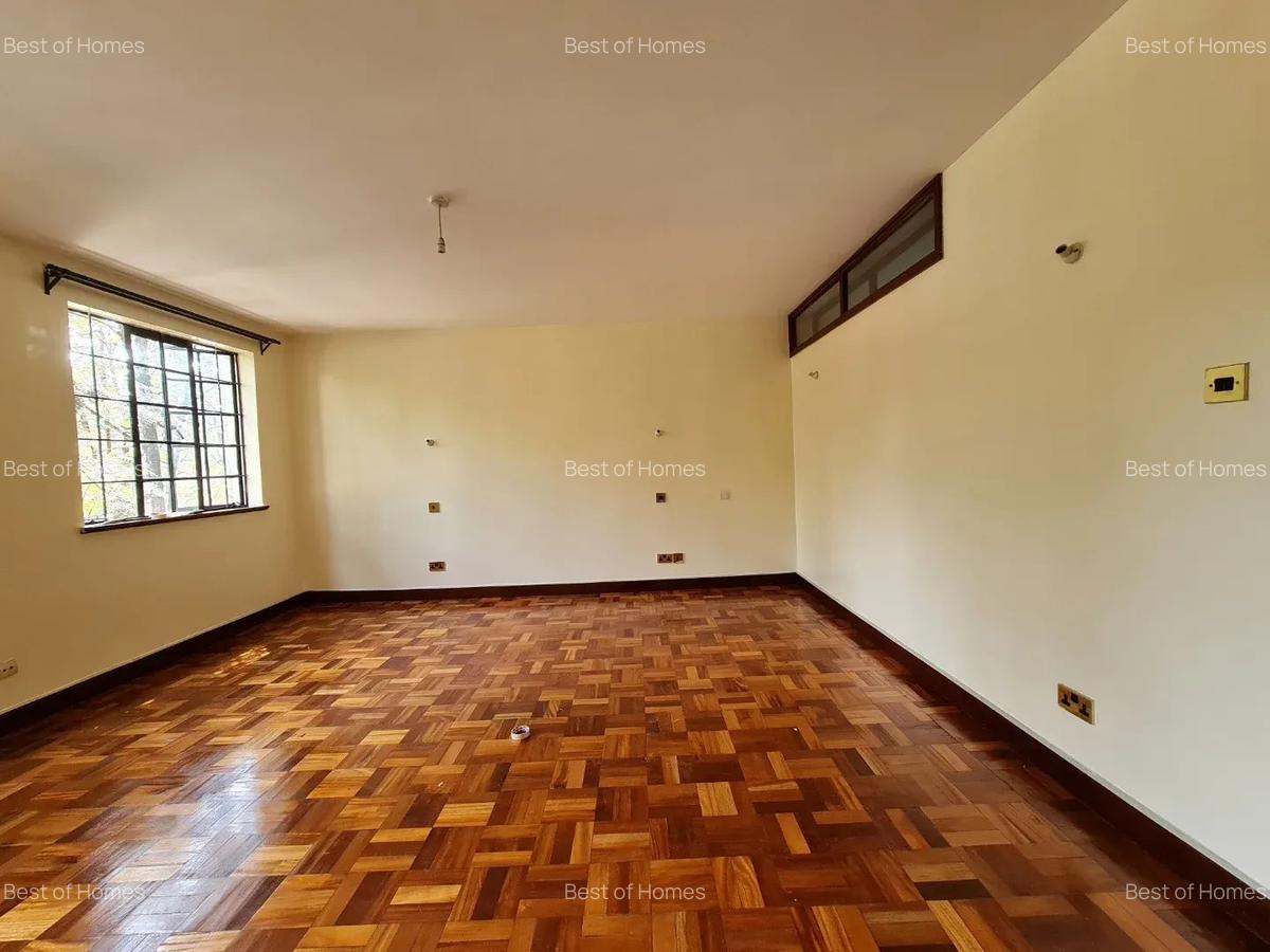 4 Bed Townhouse with En Suite in Lavington - 6
