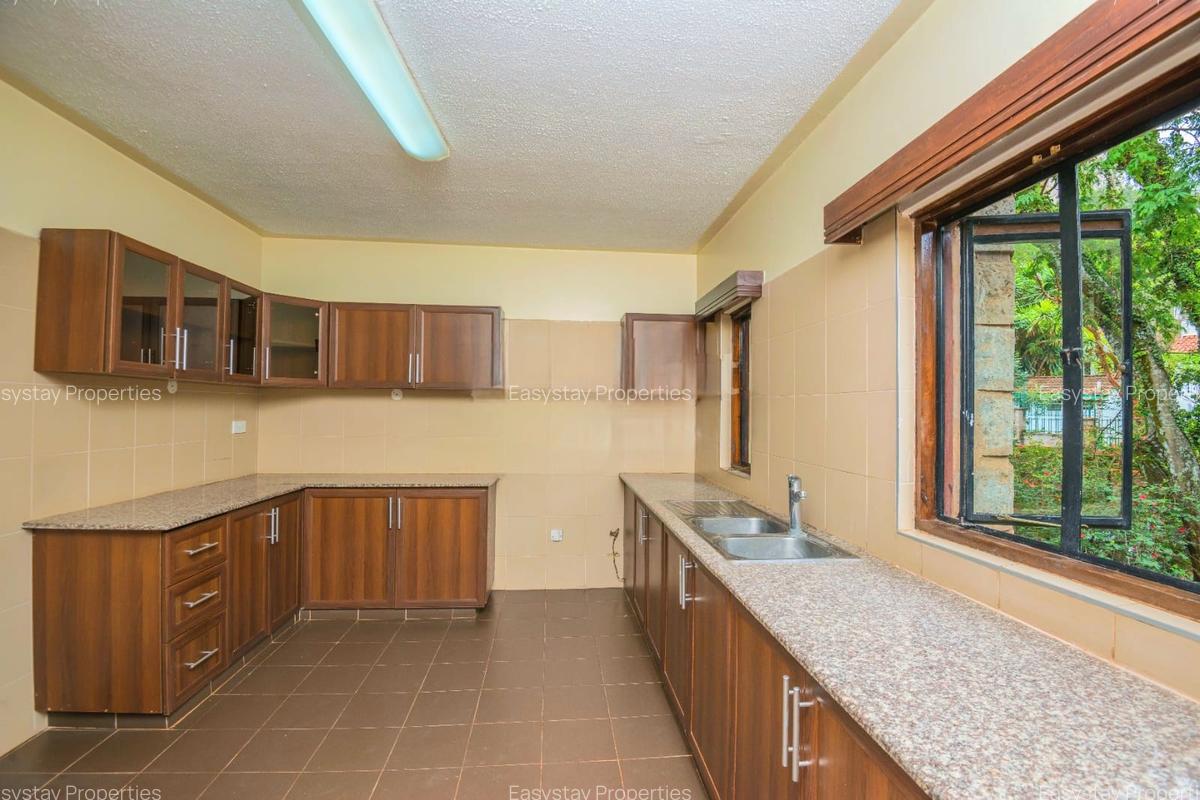 4 Bed Apartment with En Suite in Riverside - 5