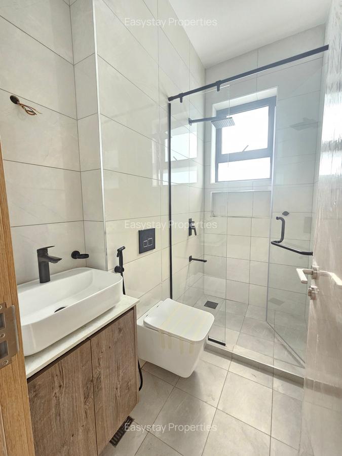 2 Bed Apartment with En Suite in Brookside - 7