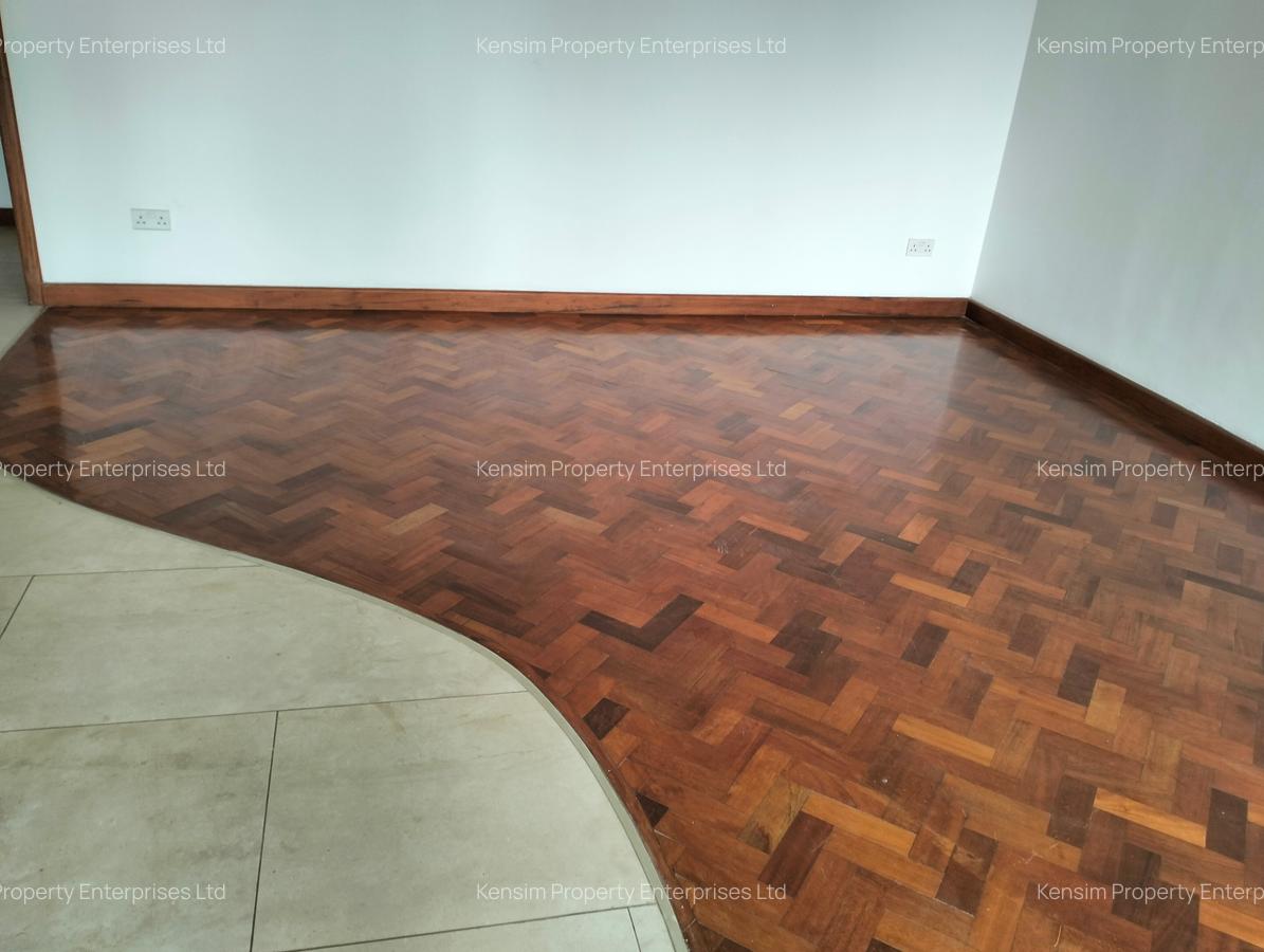 6 Bed Townhouse with En Suite in Lavington - 2