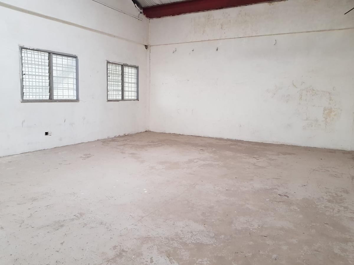 0.9882 ft² Warehouse with Parking in Industrial Area - 3