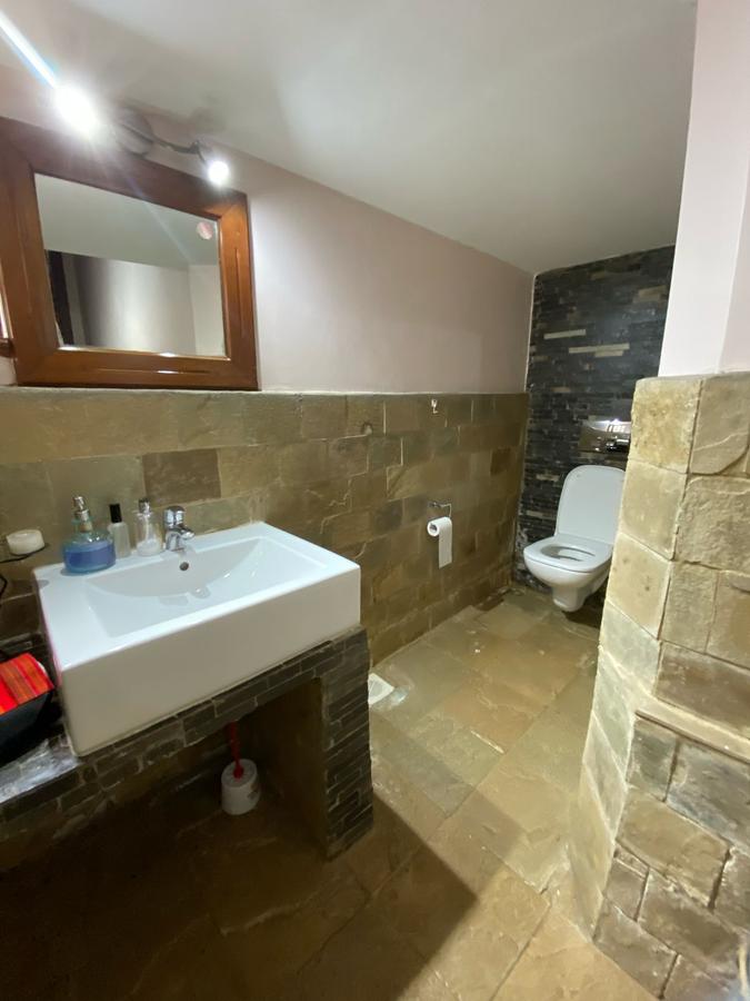 4 Bed House with En Suite in Spring Valley - 14