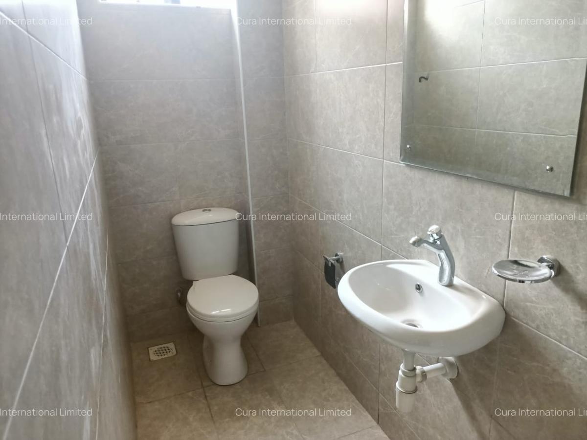 5,940 ft² Warehouse with Backup Generator in Ruaraka - 5