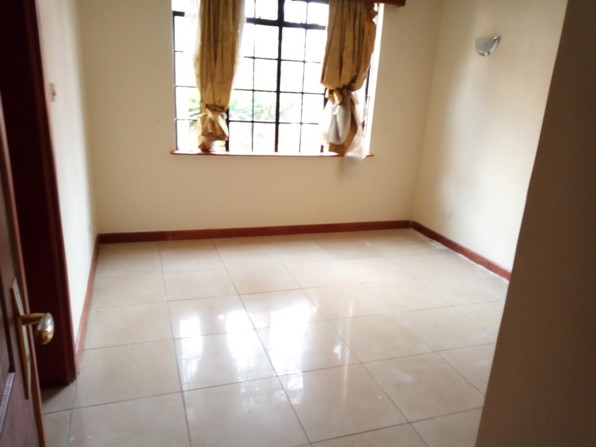 3 Bed Apartment with En Suite at Brookside Area - 14