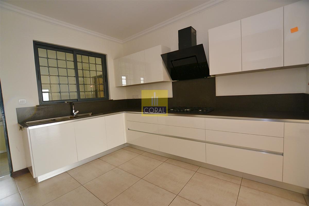 3 Bed Apartment in Parklands - 5