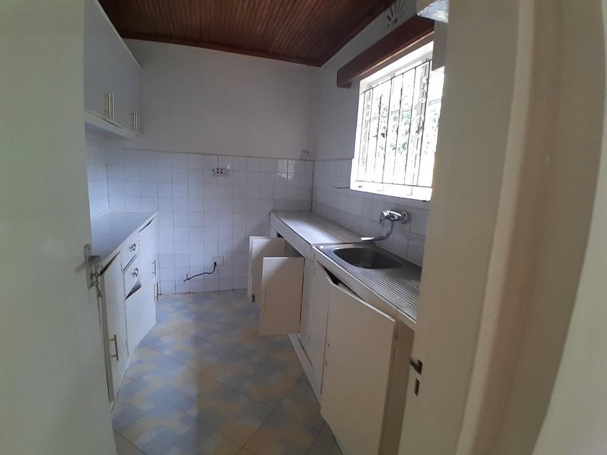 2 Bed House with En Suite in Karen - 3