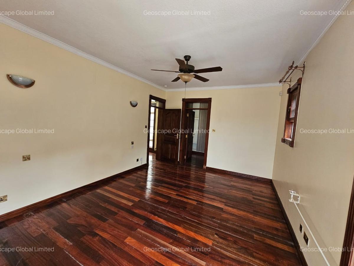 4 Bed Townhouse with En Suite in Spring Valley - 9