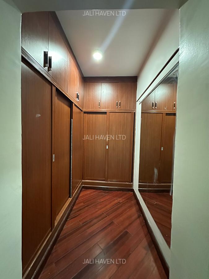 5 Bed Villa with En Suite in Lavington - 9