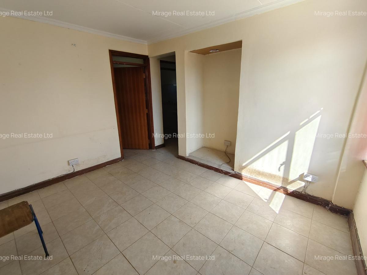Commercial Property with Service Charge Included in Kilimani - 12