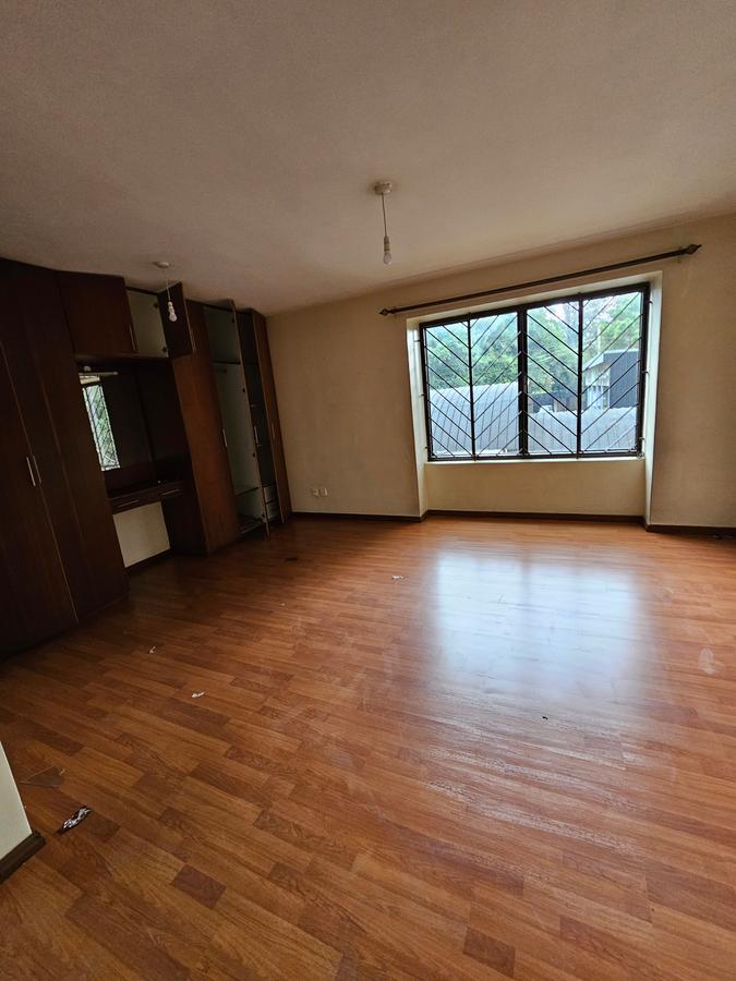 3 Bed Apartment with En Suite at Lavington - 14