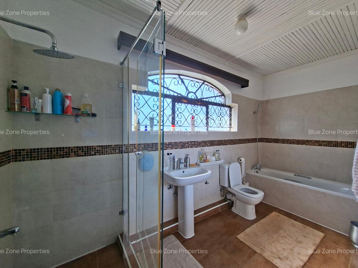 5 Bed Townhouse with En Suite at Ibis Crescent - 17