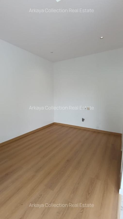 5 Bed Townhouse with En Suite in Lavington - 10