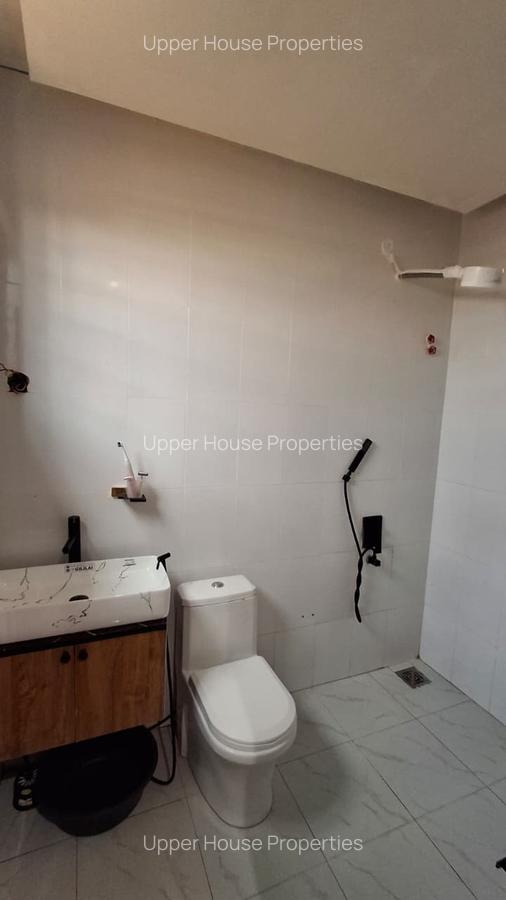 4 Bed House with En Suite at Toll - 2