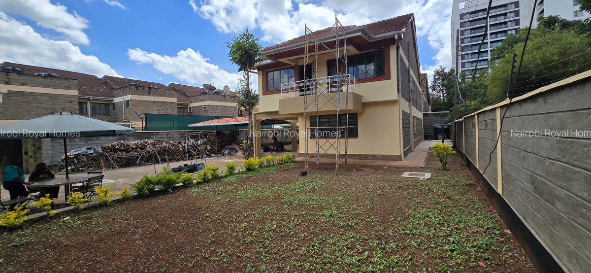5 Bed Townhouse with En Suite at Lavington Green - 3