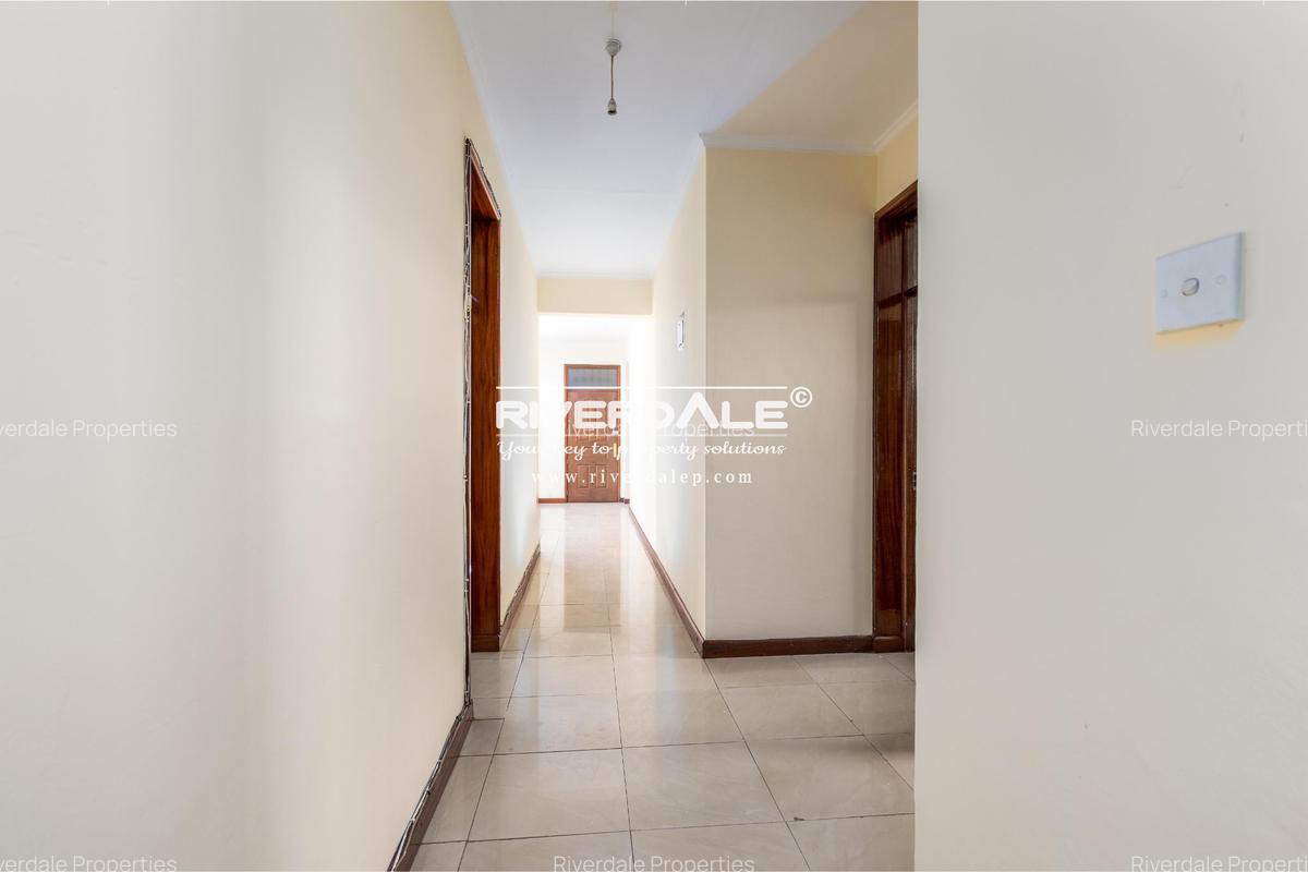 3 Bed Apartment with En Suite in Parklands - 8