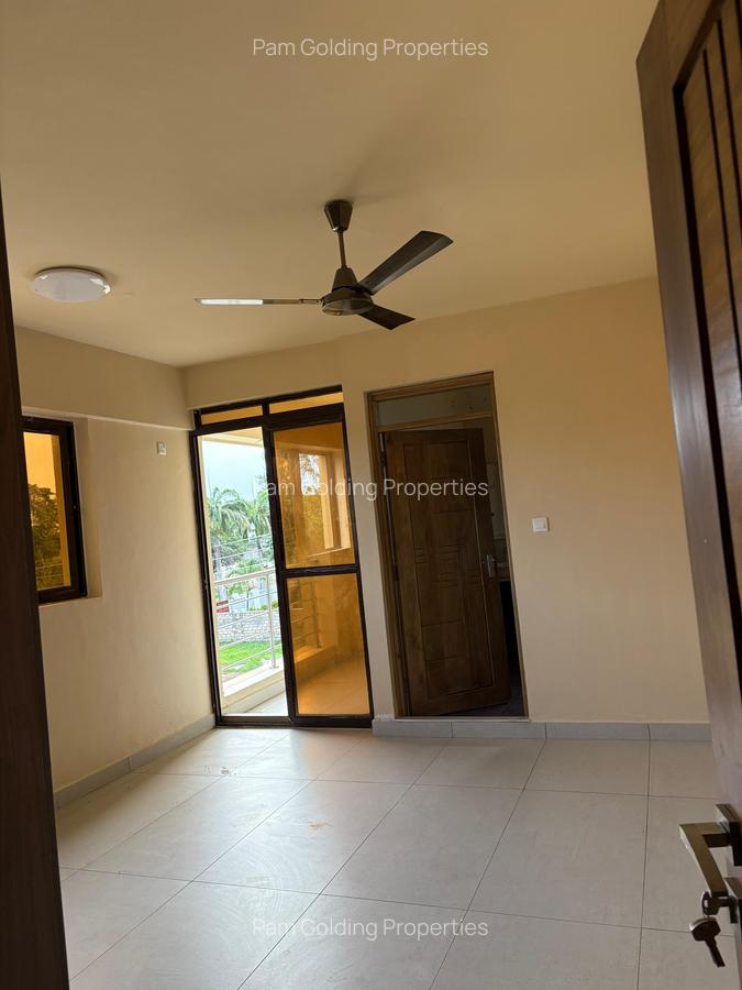 4 Bed Apartment with En Suite at Moyne Drive - 5