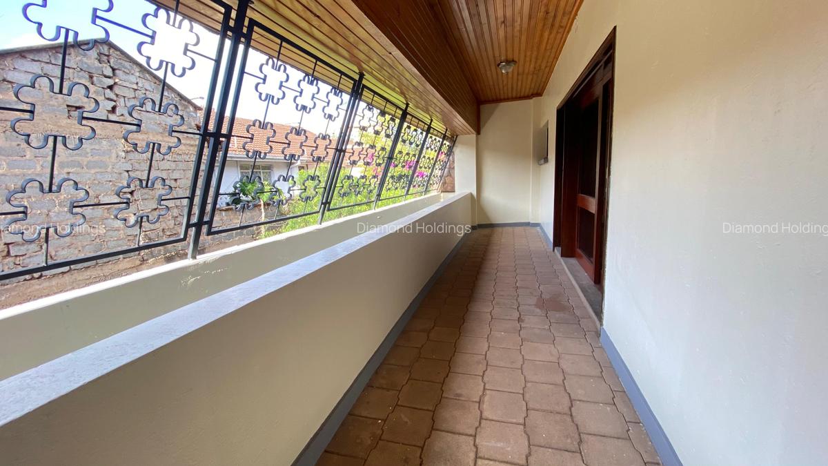5 Bed House with En Suite at Parklands - 8