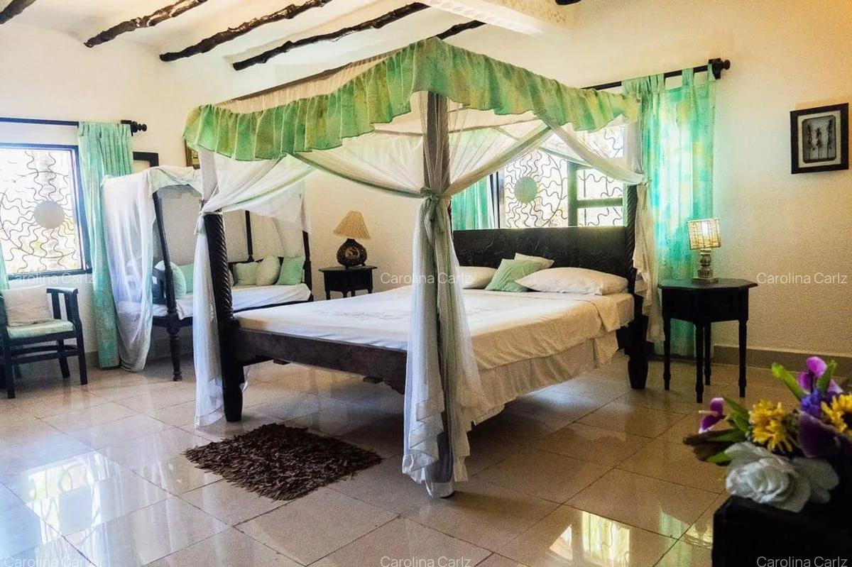 6 Bed Villa with En Suite in Watamu - 8