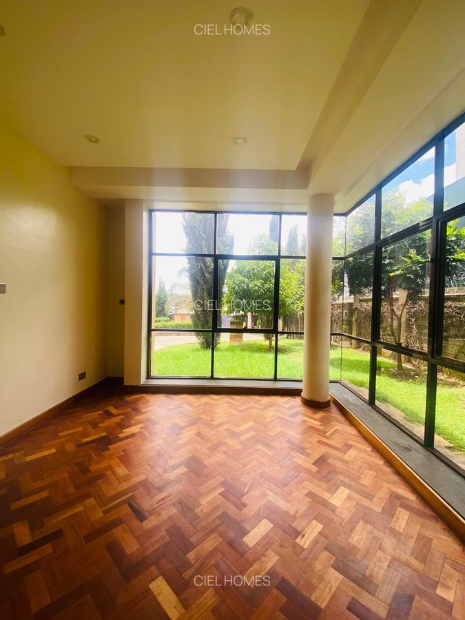 5 Bed Townhouse with En Suite in Lavington - 4