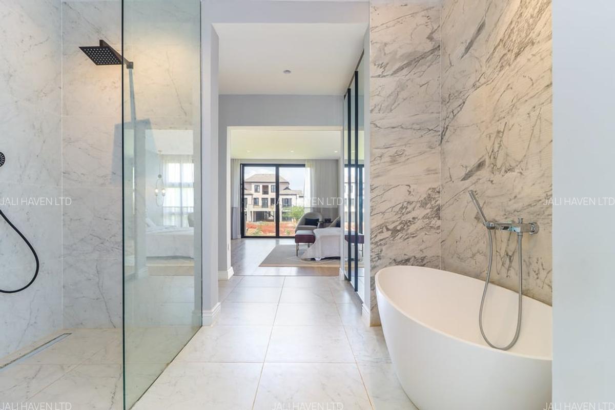 5 Bed Villa with En Suite in Runda - 14