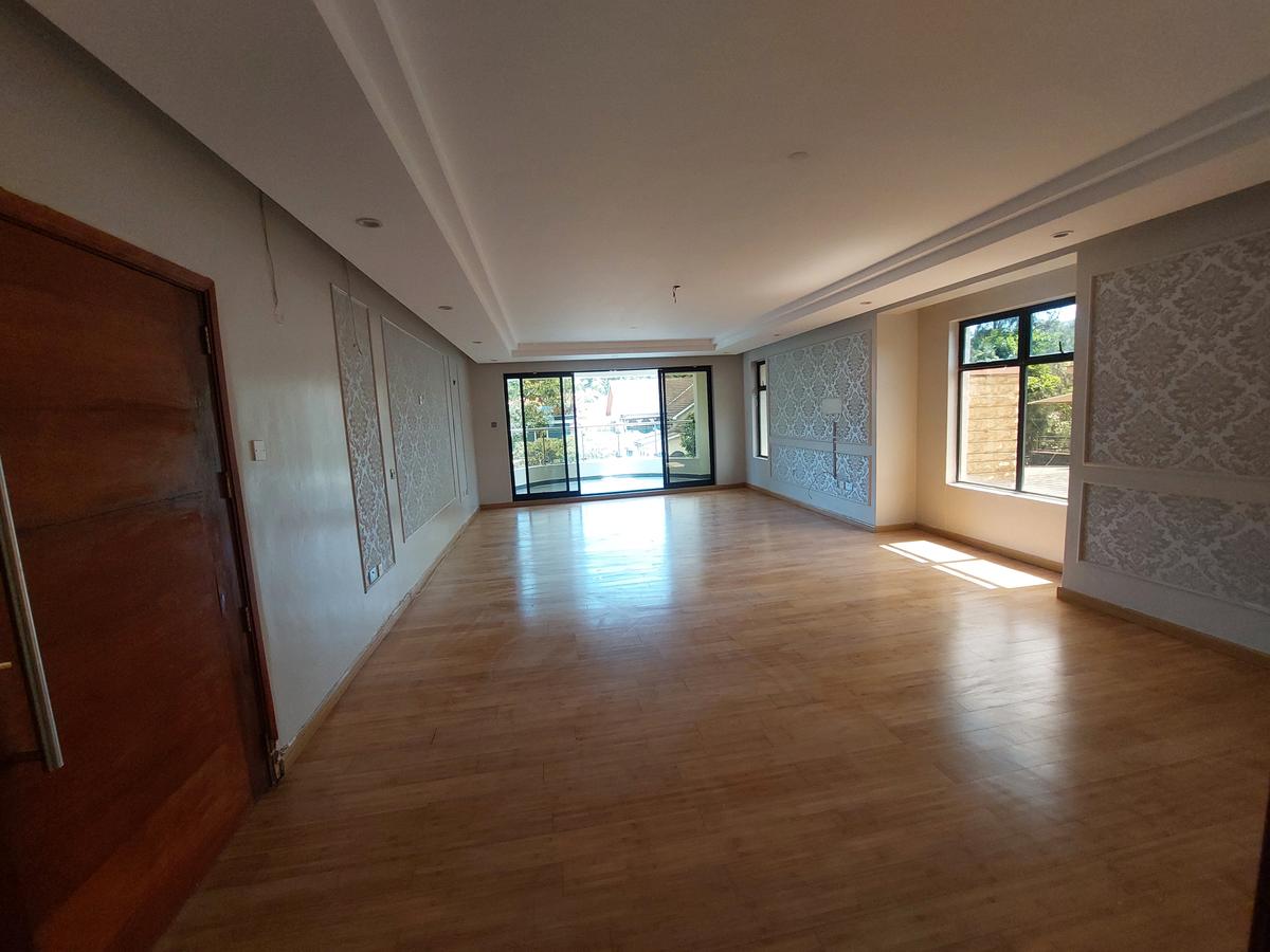 5 Bed Townhouse with En Suite at Lavington - 5