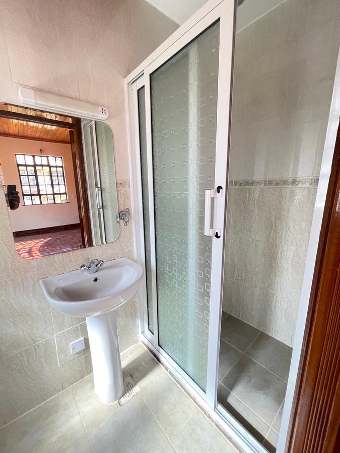 5 Bed Townhouse with En Suite in Lavington - 12