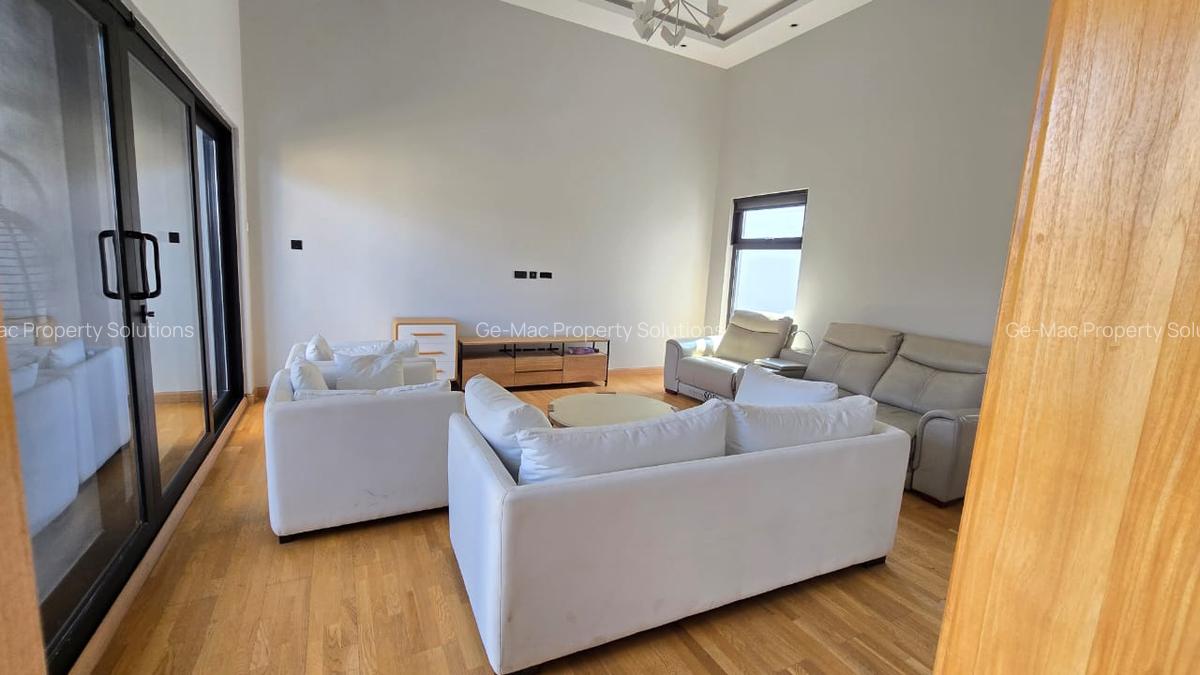 5 Bed House with En Suite in Lavington - 3