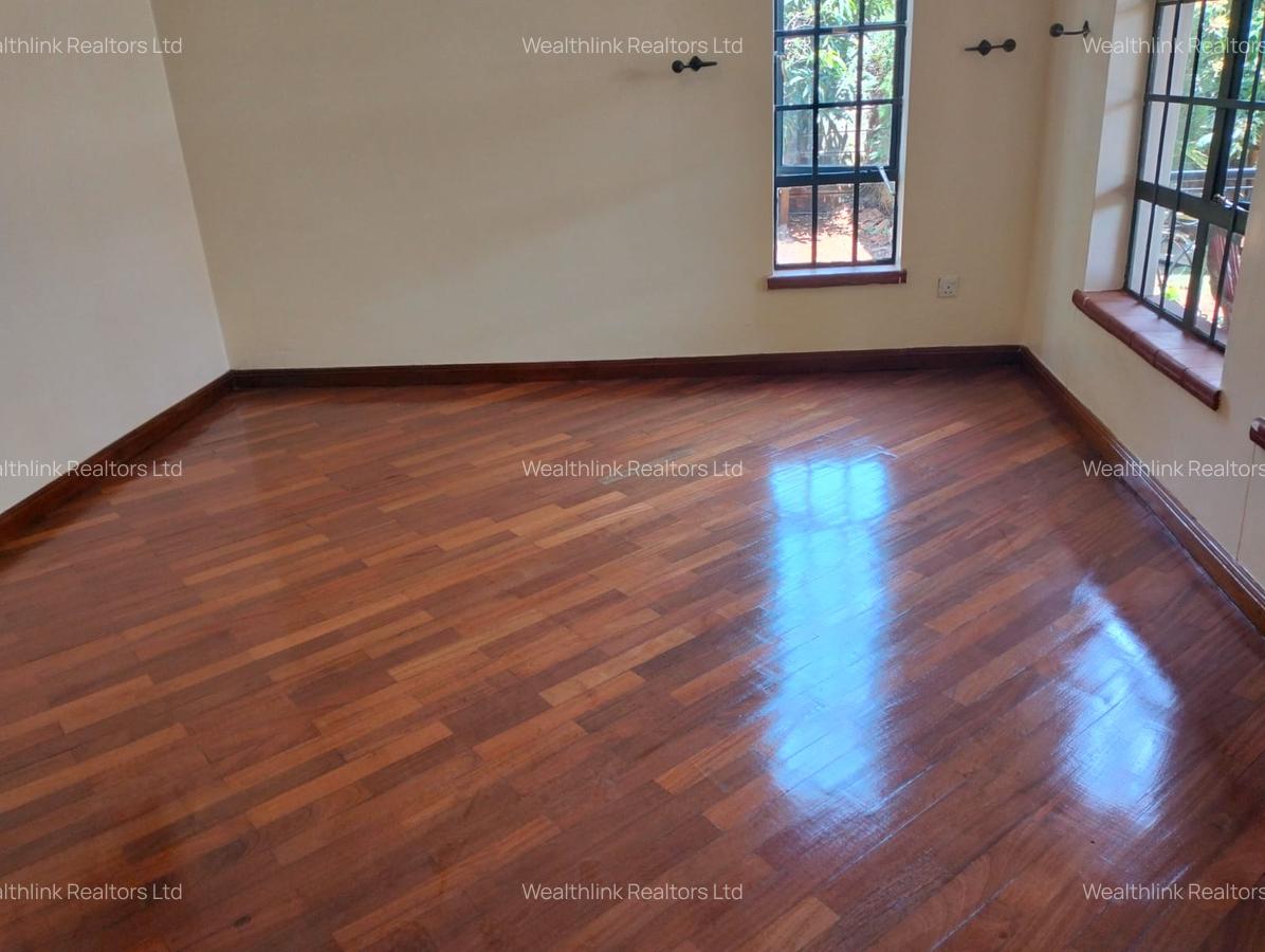 4 Bed Townhouse with En Suite at Lavington - 3