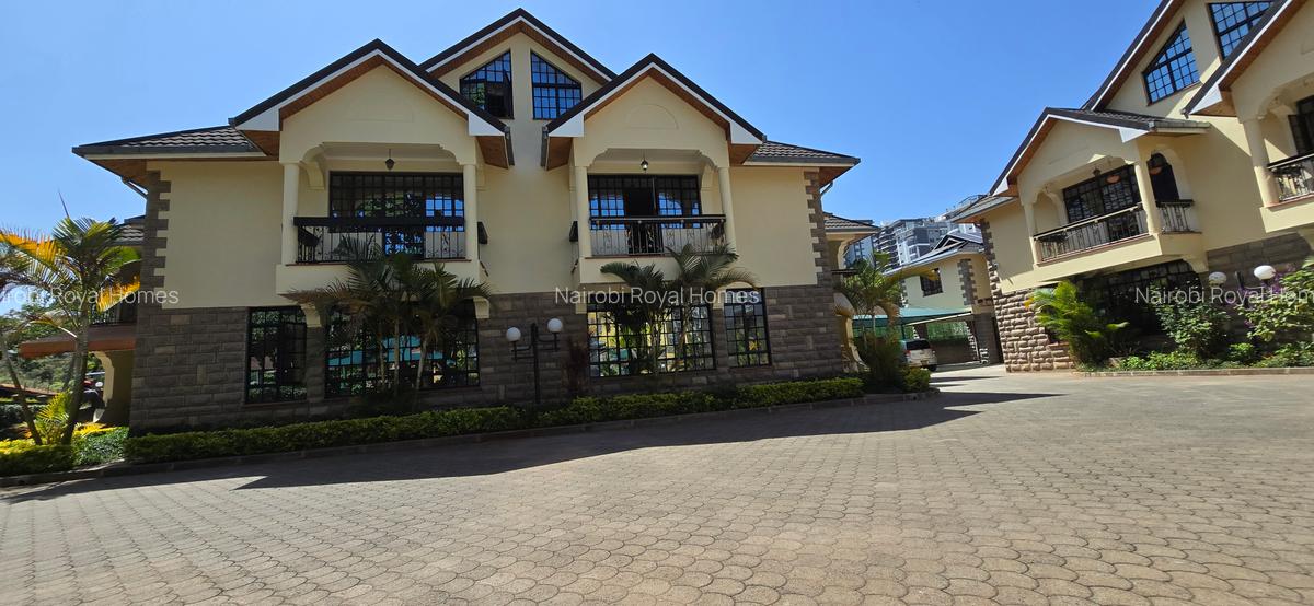 5 Bed Townhouse with En Suite at Lavington Green - 4