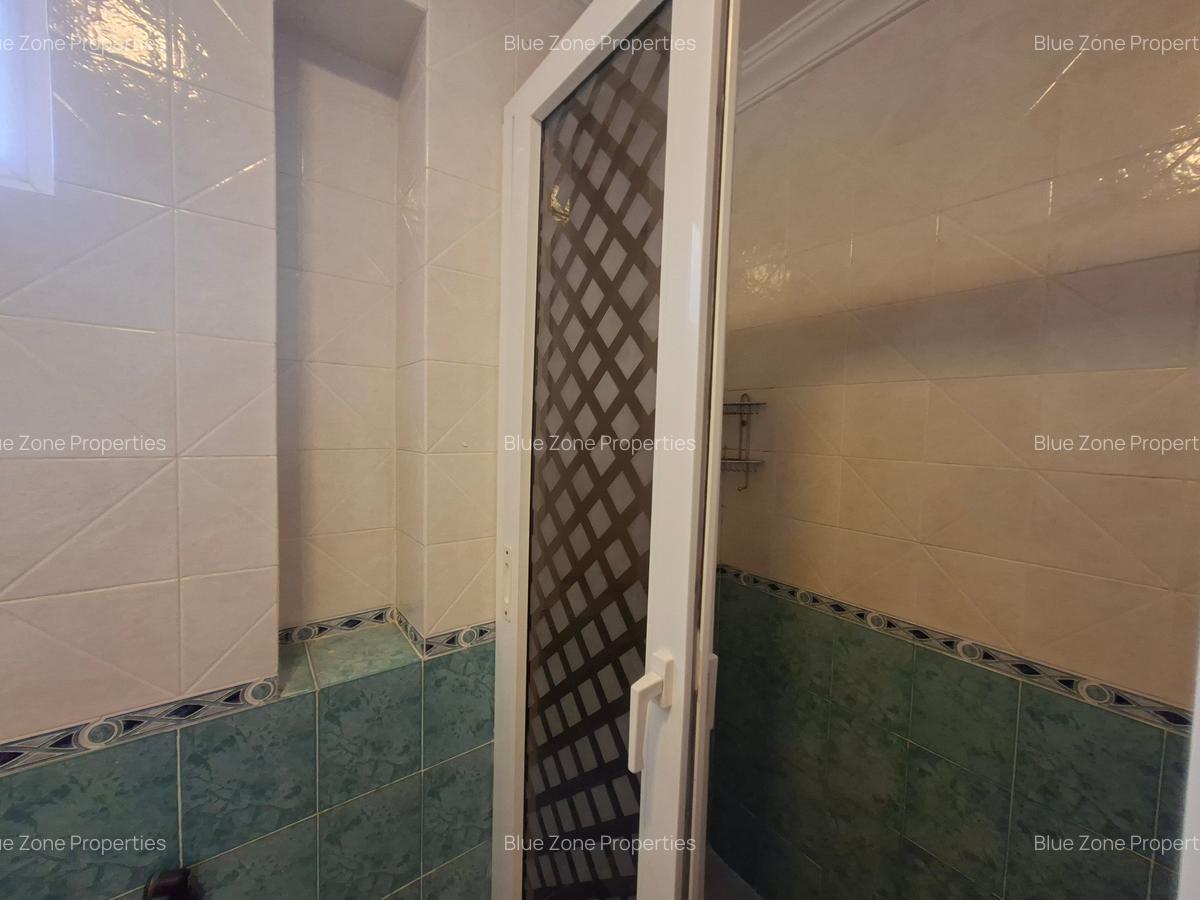 5 Bed House with En Suite at Off Glory Rd - 16