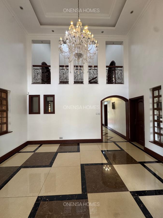 5 Bed House with En Suite in Runda - 16