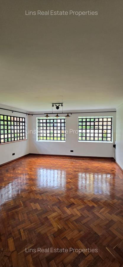4 Bed House with En Suite in Lavington - 18