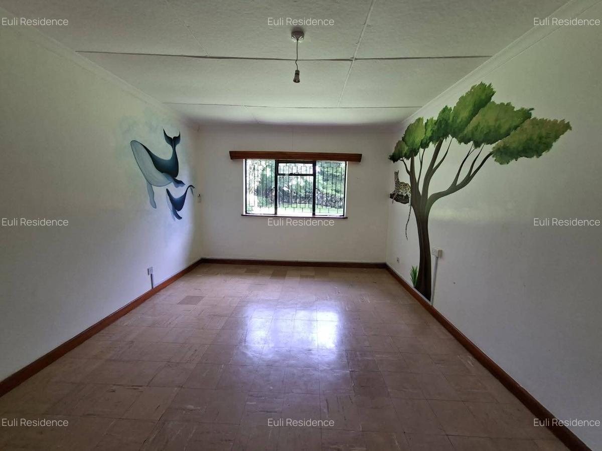 4 Bed House with En Suite at Crescent - 6