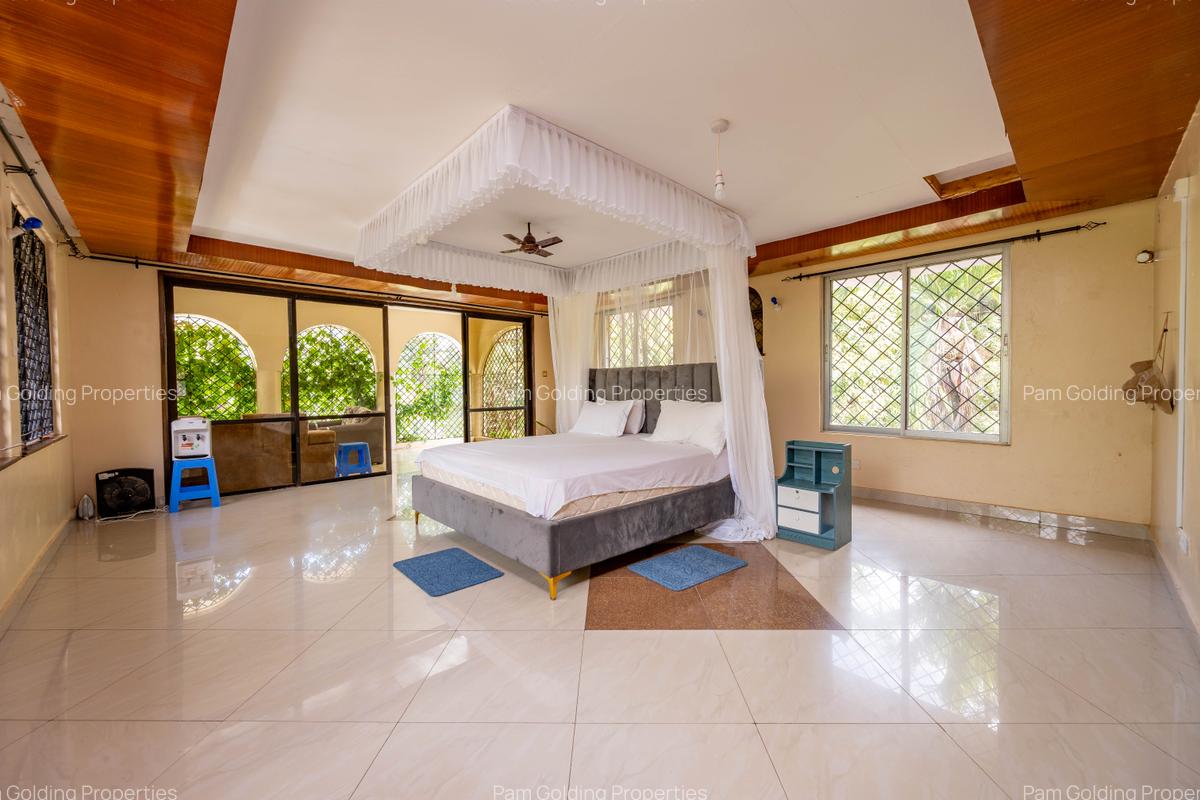 5 Bed Townhouse at Beach Road - 10